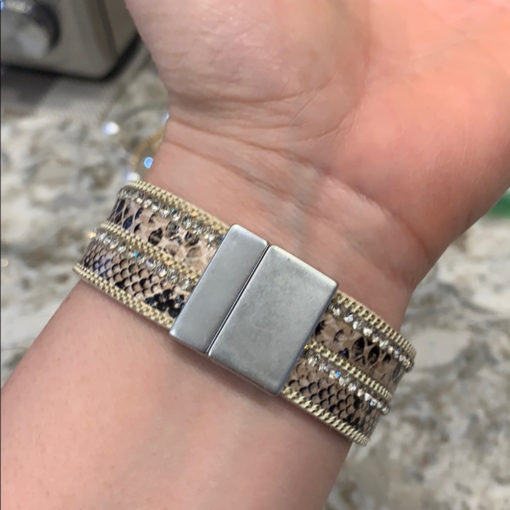 Python Print Leather Magnetic Crystal Bracelet - Picture 7 of 8